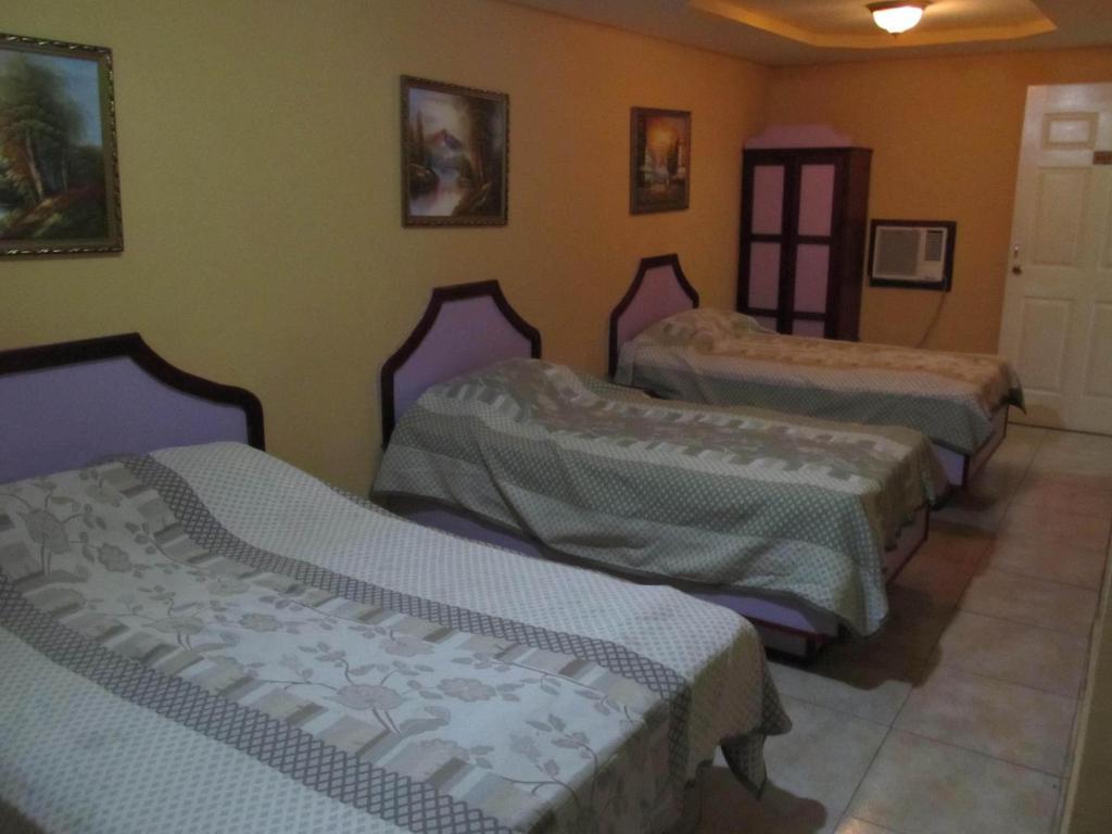 Backpacker Inn Panama City Room photo